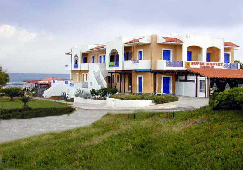 בית מלון כפרי Mikes Beach Apartments & Studios