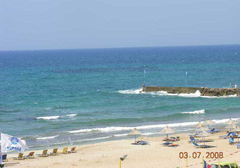 בית מלון כפרי Mikes Beach Apartments & Studios