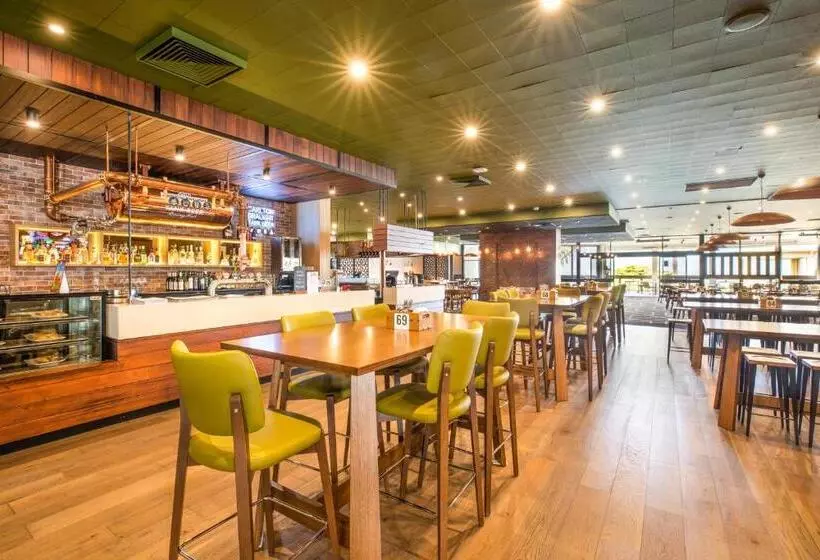 Отель Nightcap At Sandringham