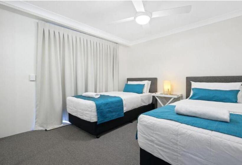 בית מלון כפרי The Ritz Resort Heated Pool