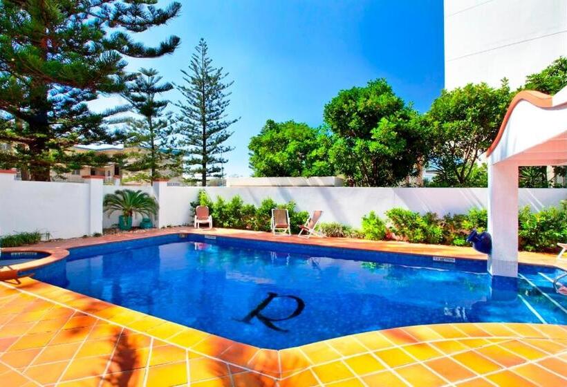 בית מלון כפרי The Ritz Resort Heated Pool