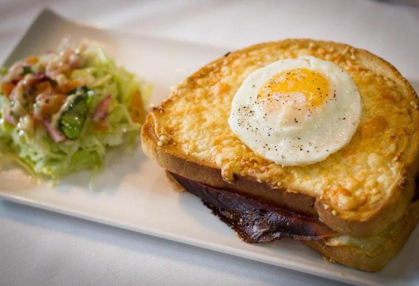 فندق The Station