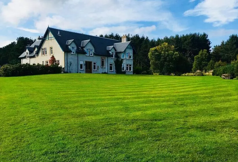 Aamiaismajoitus (B&B) Daviot Lodge