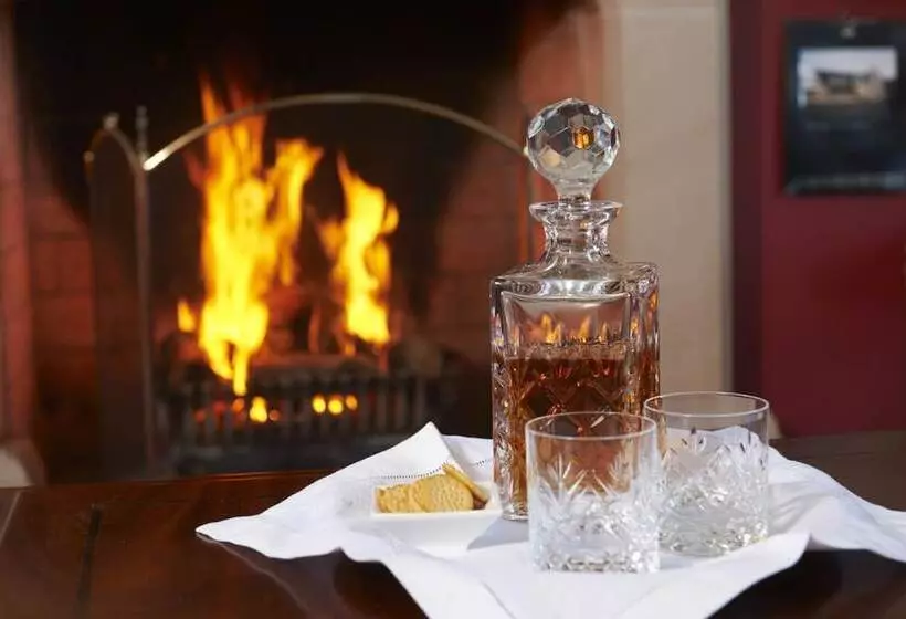 Aamiaismajoitus (B&B) Daviot Lodge