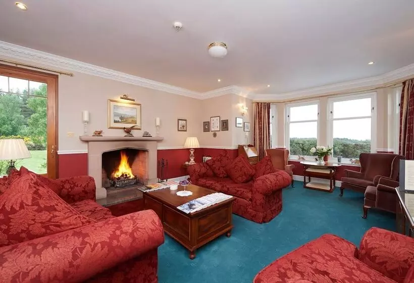 Aamiaismajoitus (B&B) Daviot Lodge