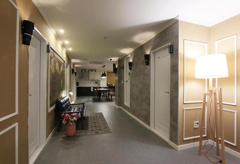 Blueboat Hostel Gyeongju