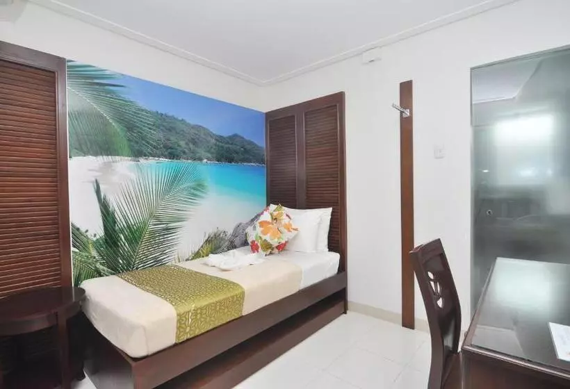 호텔 717 Cesar Place