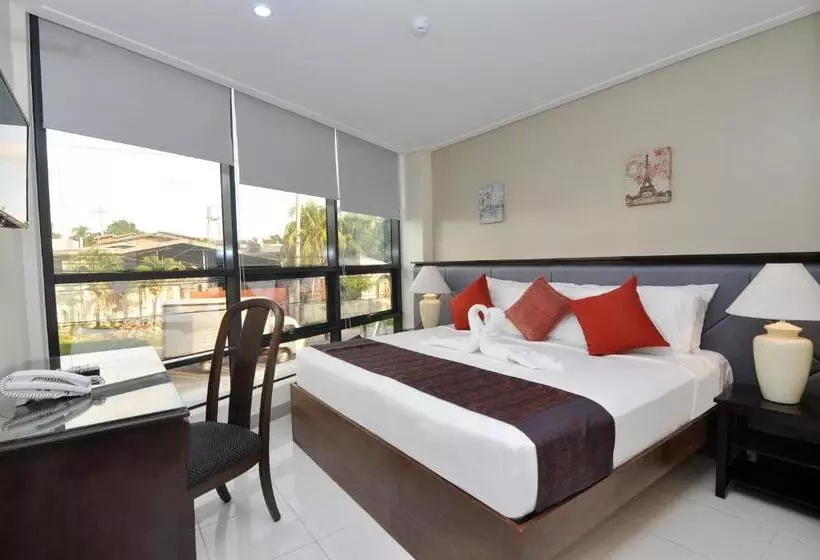 호텔 717 Cesar Place