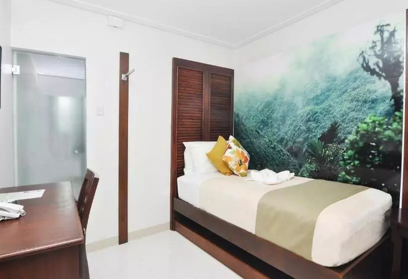 호텔 717 Cesar Place