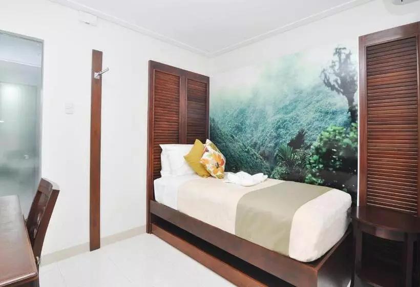 호텔 717 Cesar Place