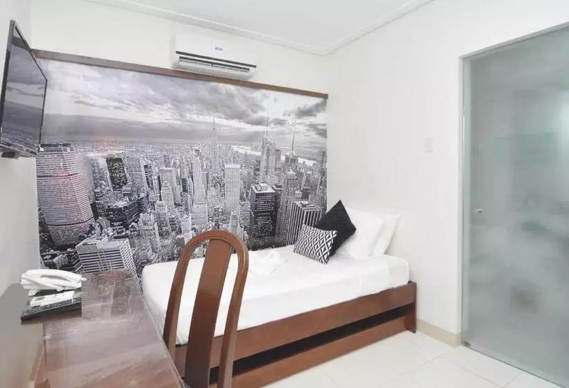 호텔 717 Cesar Place