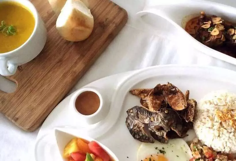 호텔 717 Cesar Place