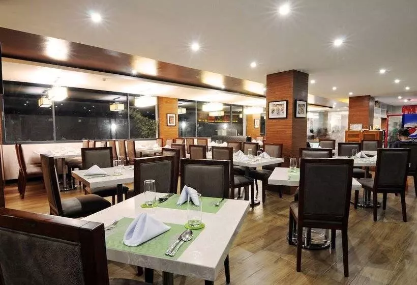 호텔 717 Cesar Place