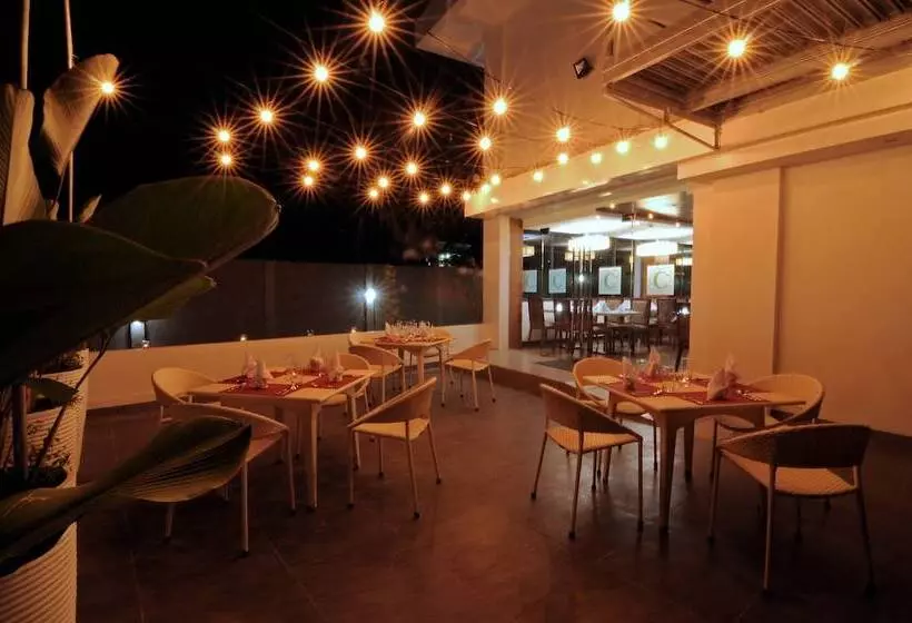 호텔 717 Cesar Place