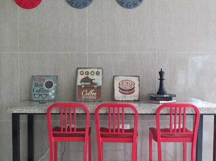 호텔 717 Cesar Place