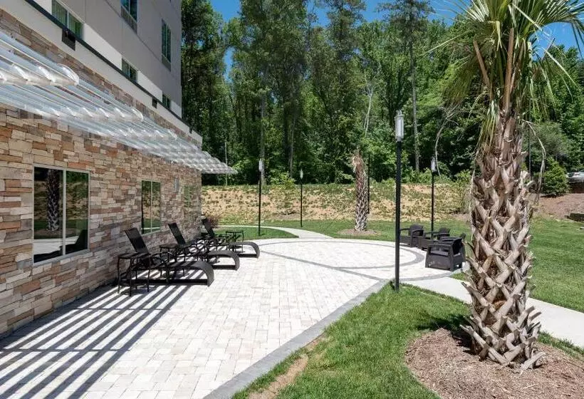 هتل Holiday Inn Express & Suites   Charlotte Airport, An Ihg