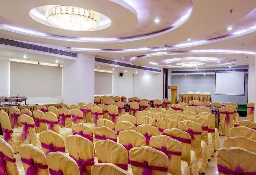 هتل Oyo Premium Diamond Park