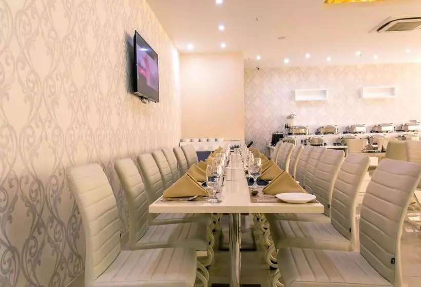 هتل Oyo Premium Diamond Park