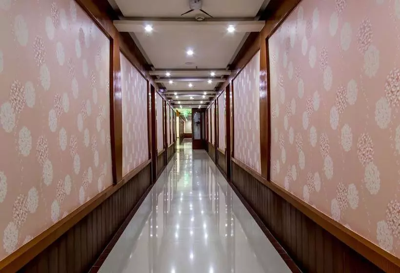 هتل Oyo Premium Diamond Park