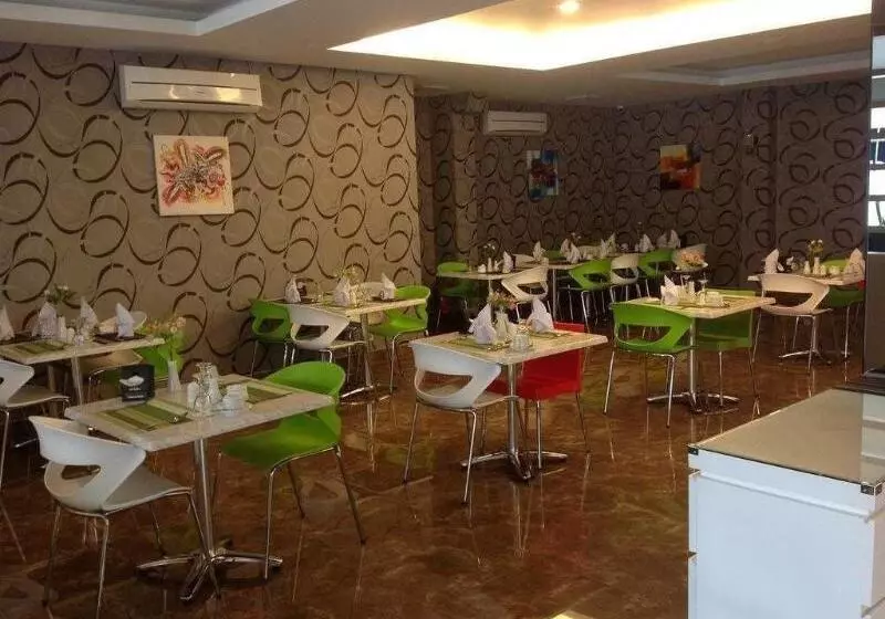 Otel Pacific Makassar