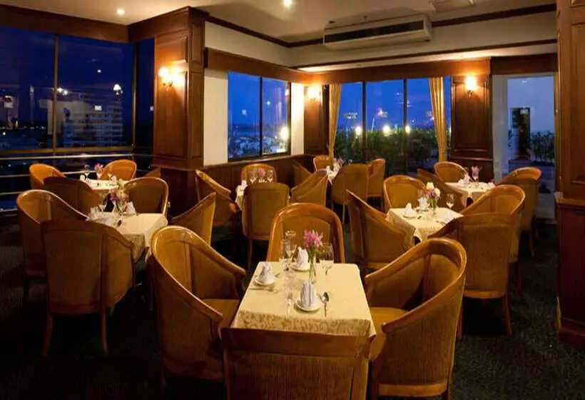 Отель Ploy Palace