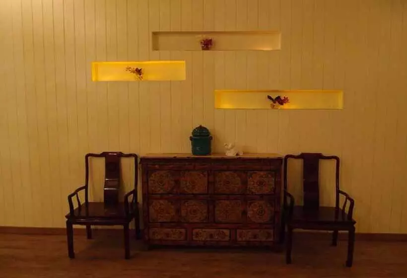 Отель Ploy Palace