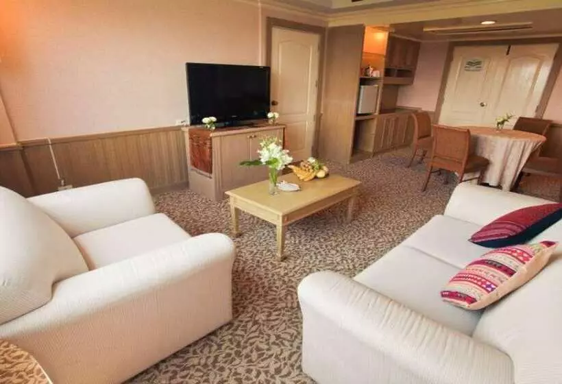 Отель Ploy Palace