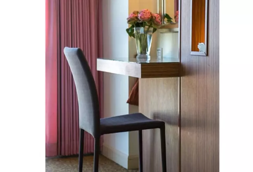 Отель Ploy Palace