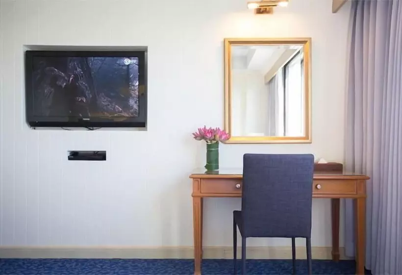 Отель Ploy Palace