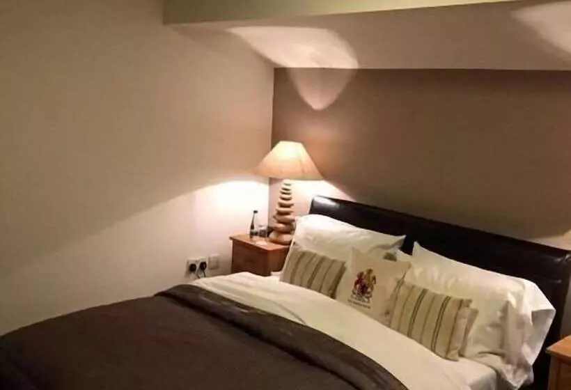 בית מלון כפרי The Fairfax Arms