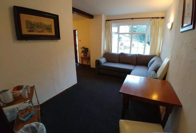 Hotelli The Snake Pass Inn