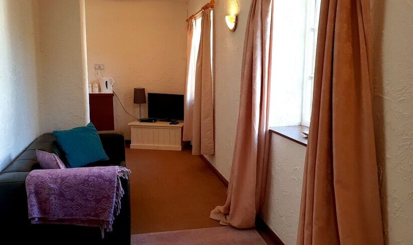 Отель The Snake Pass Inn