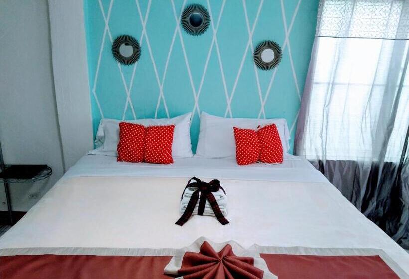 بنسيون The Red Hut Inn