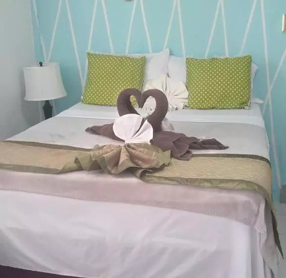 Pension The Red Hut Inn