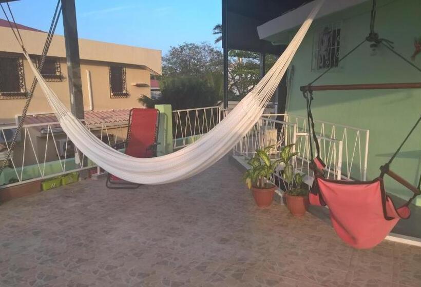 بنسيون The Red Hut Inn