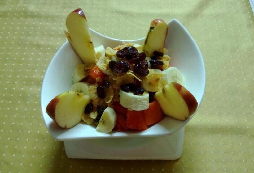 بنسيون The Red Hut Inn