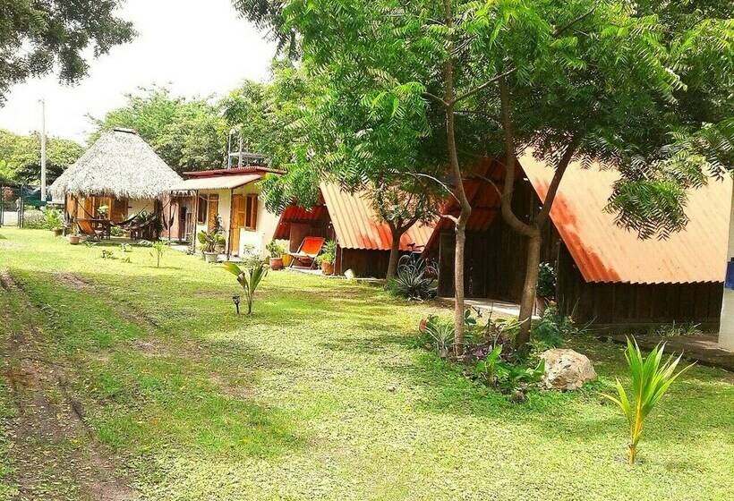 Cabanas Rusticas Hostel