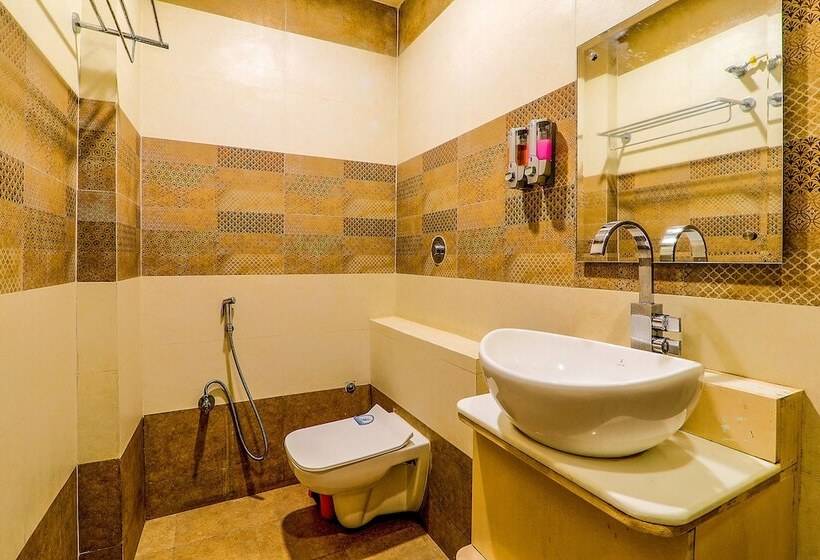 Fabhotel Rudra Inn & Cafe I