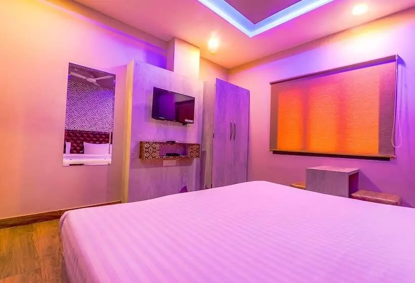 Fabhotel Rudra Inn & Cafe I