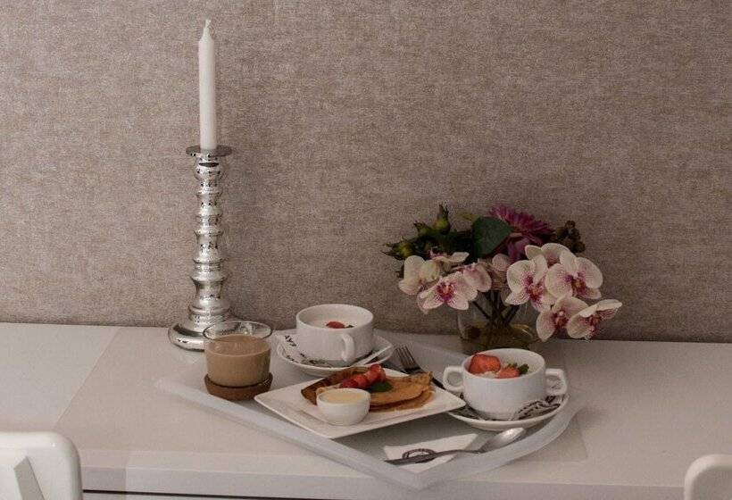 فندق Griboedov House