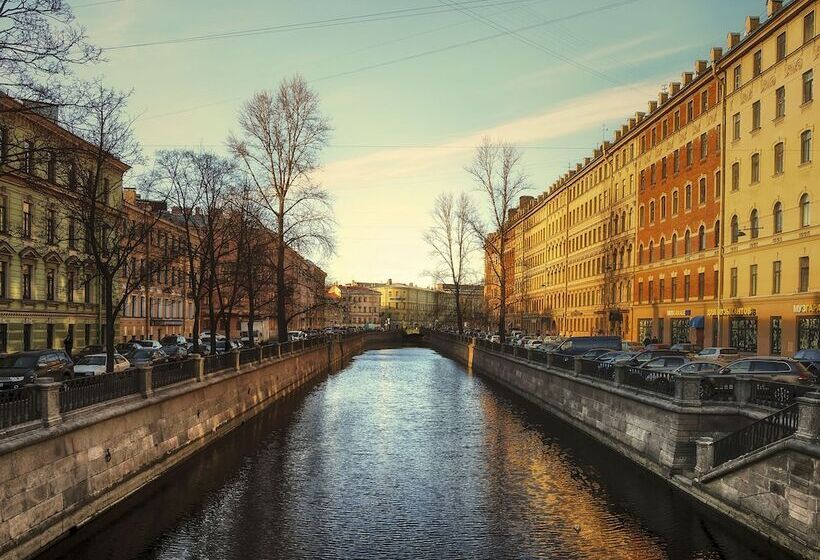 فندق Griboedov House