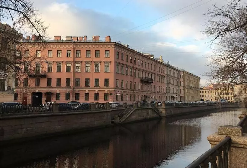 ホテル Griboedov House