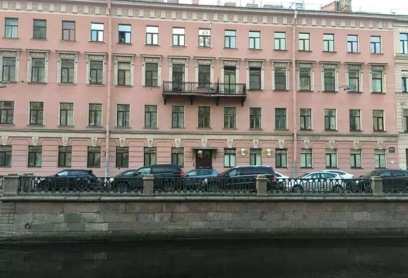 ホテル Griboedov House