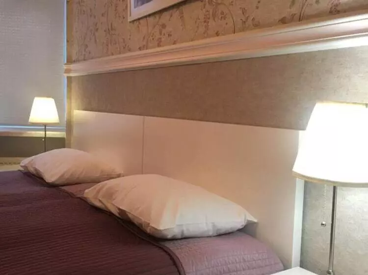 ホテル Griboedov House