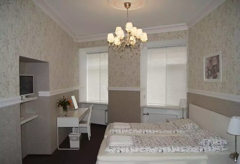 ホテル Griboedov House