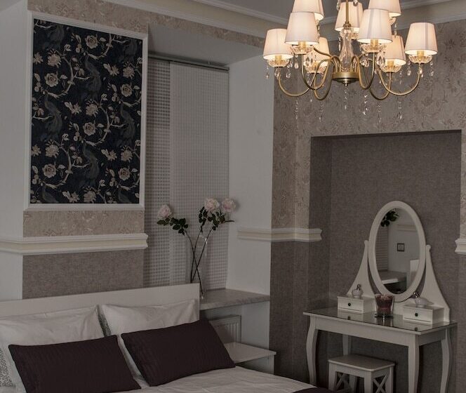 فندق Griboedov House