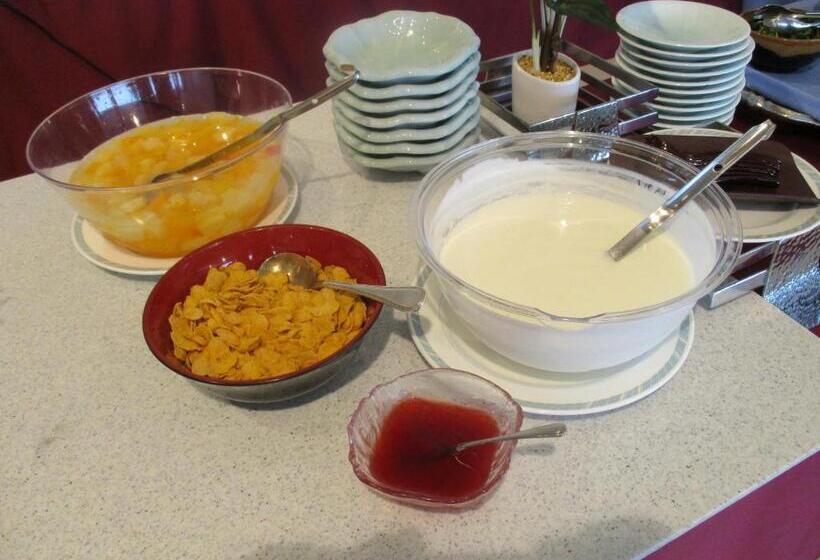 בית מלון כפרי Livemax Resort Setouchi Seafront