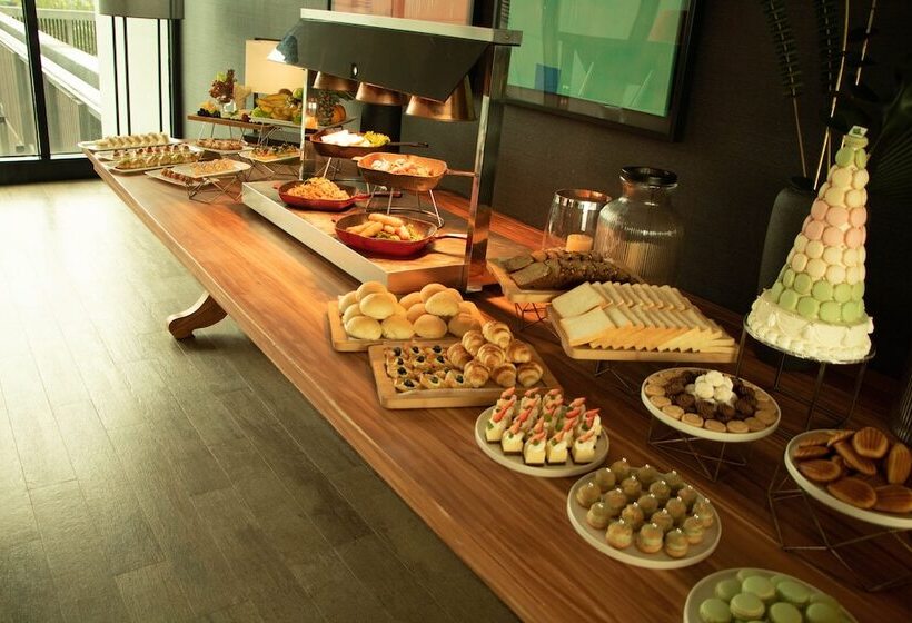 Midori Clark Hotel And Casino