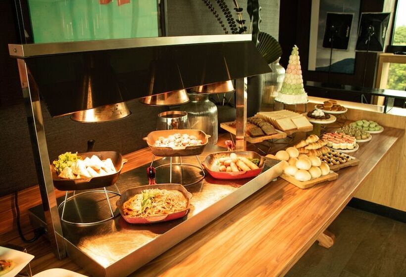 Midori Clark Hotel And Casino