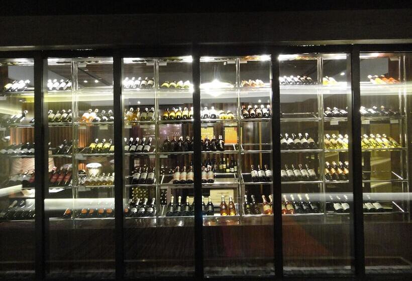 Midori Clark Hotel And Casino